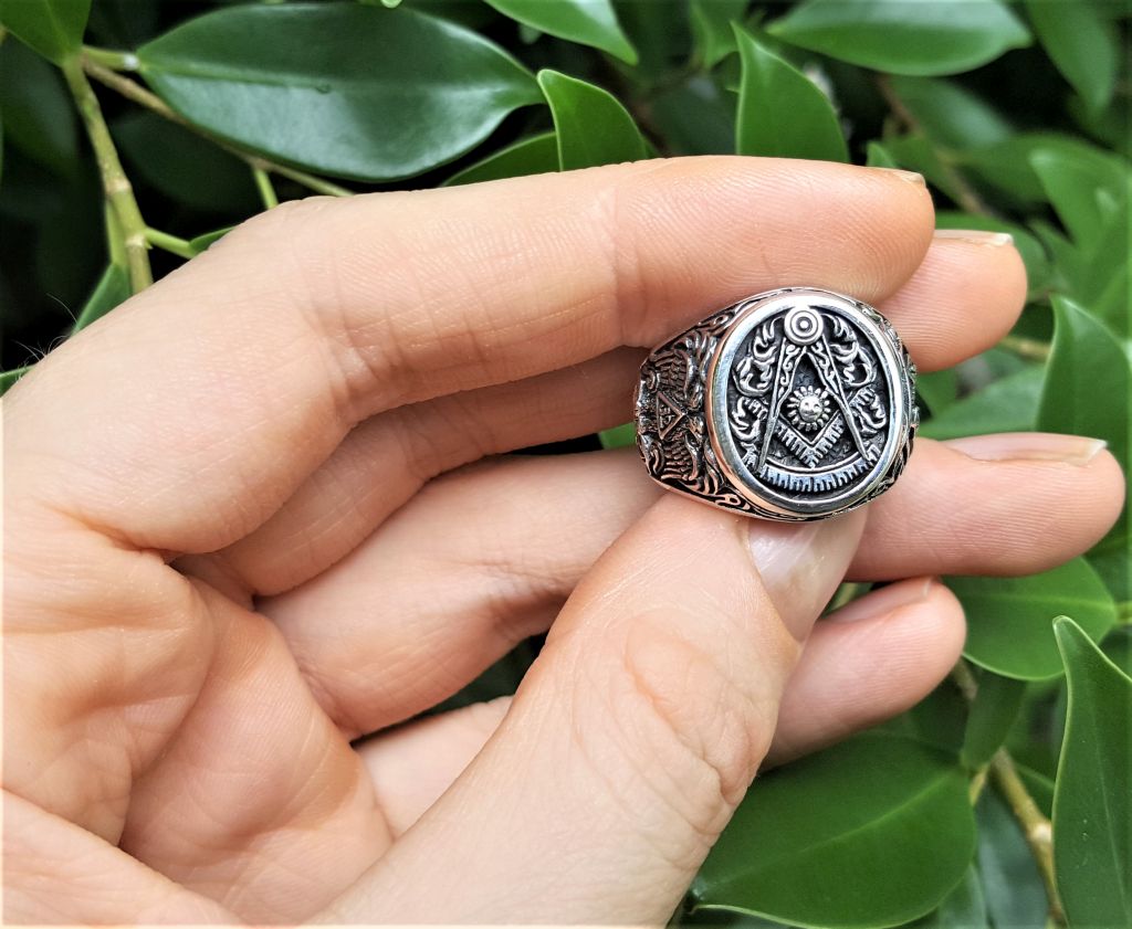 Masonic Ring and Past Master's jewel for sale. : r/freemasonryexchange