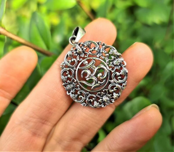 Om AUM Pendant STERLING SILVER 925 Floral Design Energy Balance Sacred Symbol Talisman Amulet Spiritual Gift