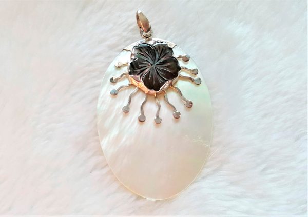Eliz Sterling Silver 925 Mother of Pearl Flower Carved Pendant Ocean Shell Gift Talisman