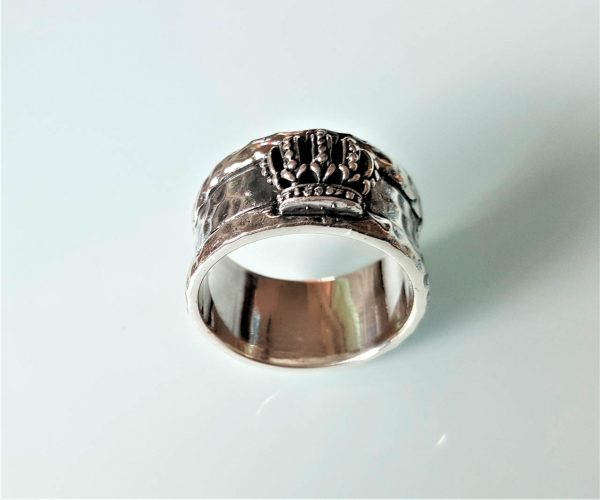 Eliz STERLING SILVER 925 Hammered Ring Crown Royal Symbol Monarchy Emblem Exclusive Unique Design Symbol of Power