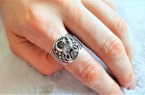 Eliz 925 Sterling Silver Ring Howling Wolf at New Moon Crescent Moon Celestial Talisman Protective Amulet Totem Animal