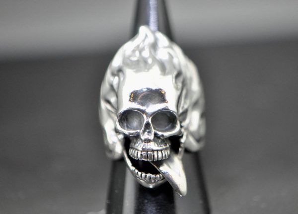 Eliz 925 Sterling Silver Skull movable Silver Tongue Skull Kiss Ring Exclusive Design