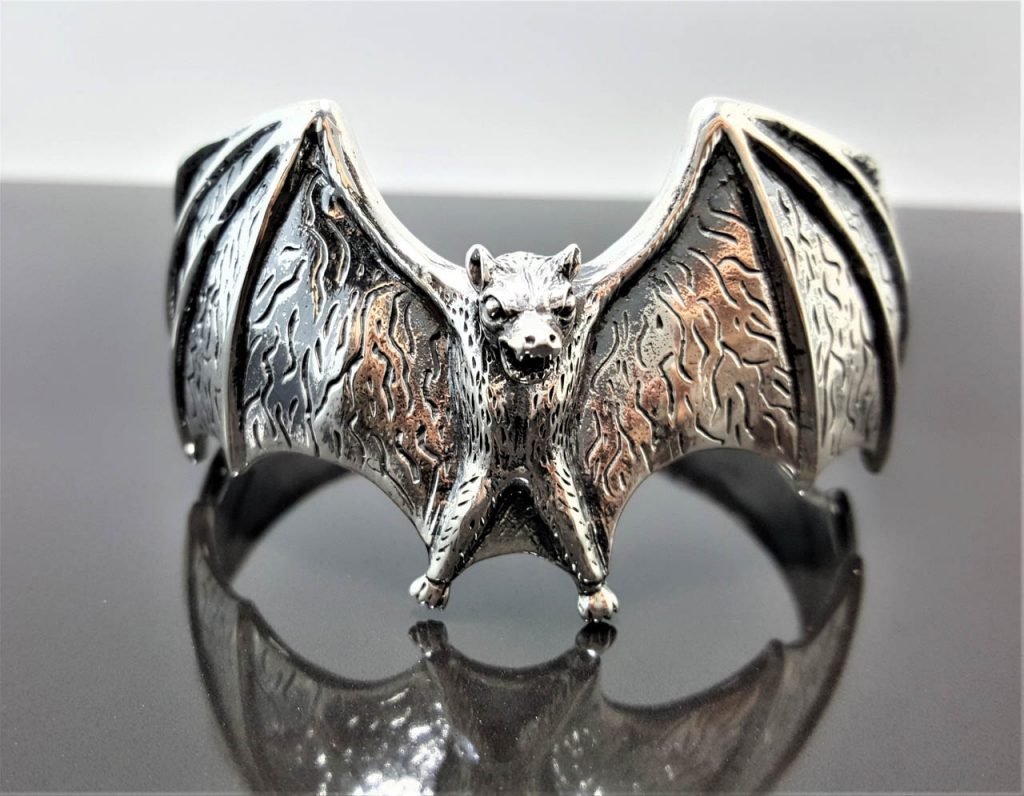 ニックウォーカー Love Bats Silver 41/50 Crocodile Hunter (Silver) | Bracelet & Bangles by Oz