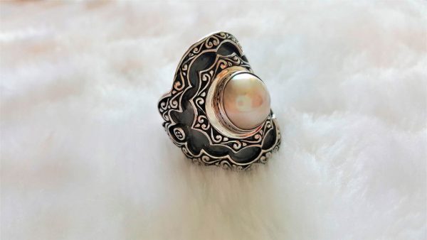 Eliz Sterling Silver .925 Mobe Pearl One Off Kind Ring Natural Mobe Pearl Exclusive Handmade Heavy 30 grams of Silver Size 8