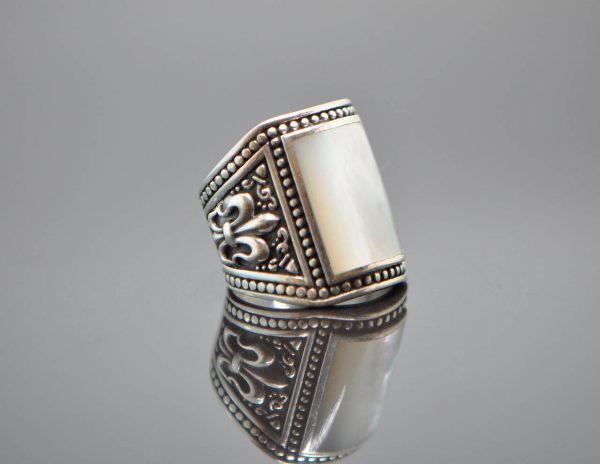 925 Sterling Silver Mother of Pearl Fluer De Lis Ring Eliz