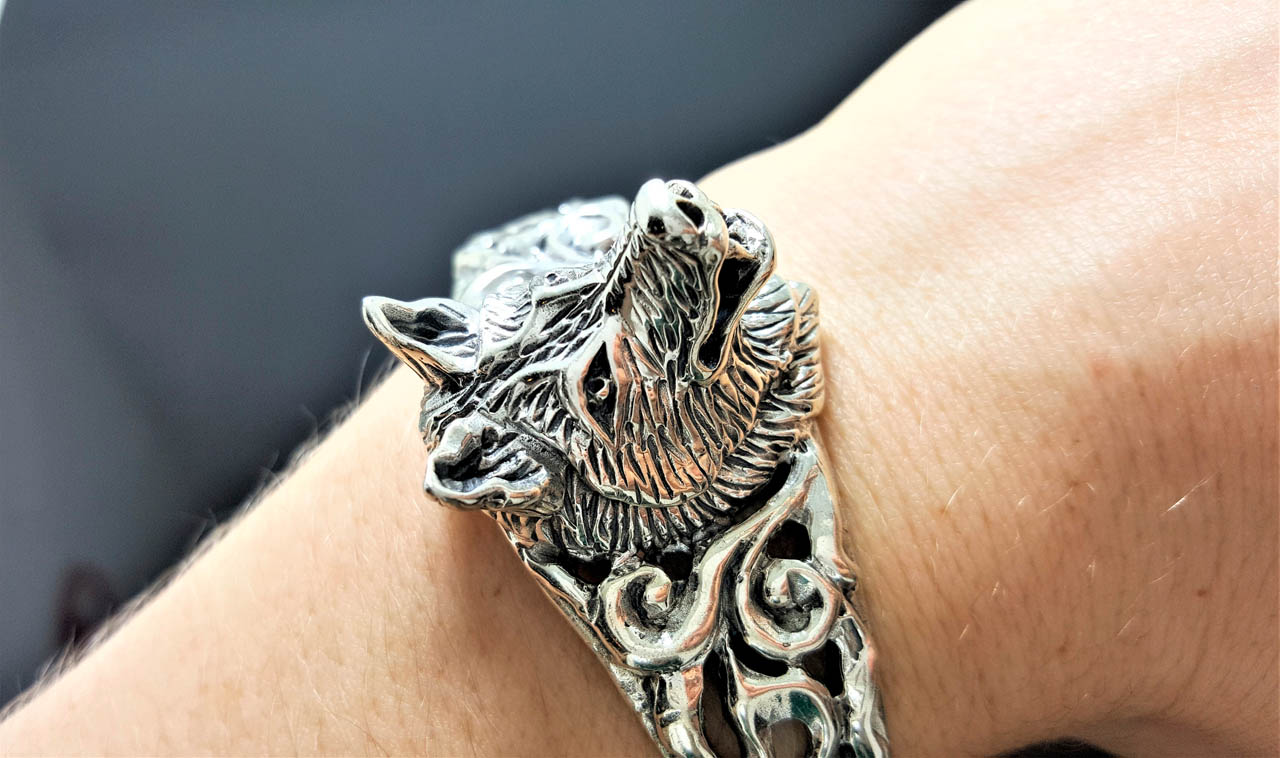 Buy Silver Wolf Bracelet, Wolf Jewelry, Howling Wolf Charm , Dainty Wolf,  Wolves Jewelry, Wolf Gift for Women for Girls Online in India - Etsy