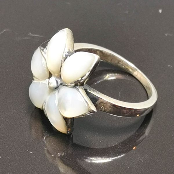 Eliz. 925 Sterling Silver Mother of Pearl Flower Ring