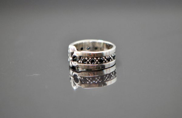 Eliz 925 Sterling Silver Fleur De Lis Black Diamond Cut Cubic Zirconia Band Ring