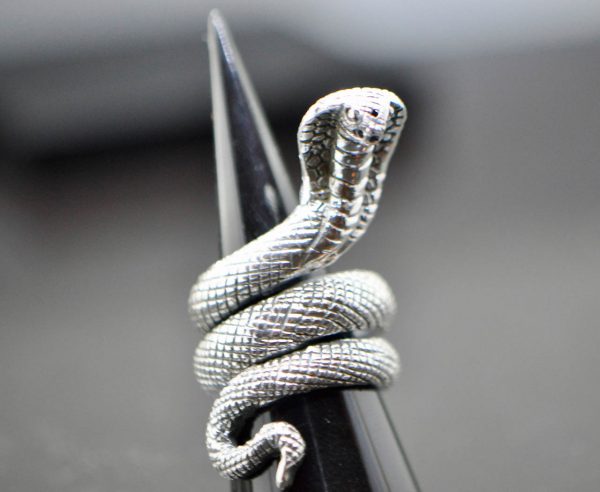 Eliz .925 Sterling Silver Coiled King Cobra Snake Protection Ring