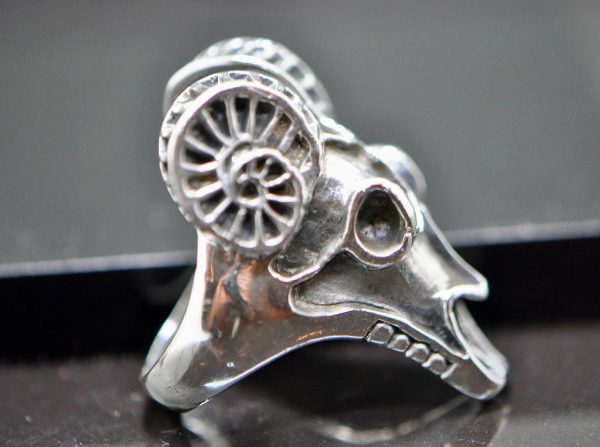 Eliz Sterling Silver .925 Ram Skull 25.5 Gram Ring