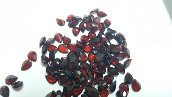 Eliz 10 pcs LOT Loose Garnet Genuine Gemstones 5x7 mm Natural Garnet Pear Cut Stone Faceted Semi-Precious Garnet