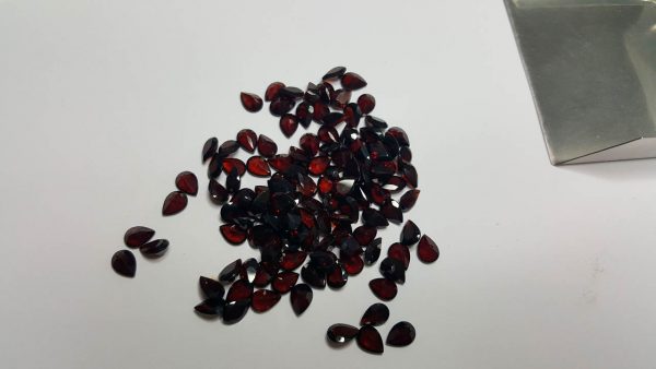 Eliz 10 pcs LOT Loose Garnet Genuine Gemstones 5x7 mm Natural Garnet Pear Cut Stone Faceted Semi-Precious Garnet